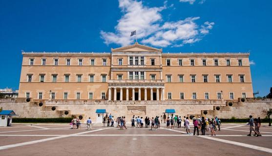 Начальная остановка находится в двух шагах от греческого парламента